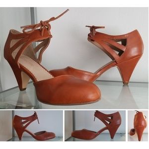 Restricted Vintage Style Dance Shoe Caramel 10